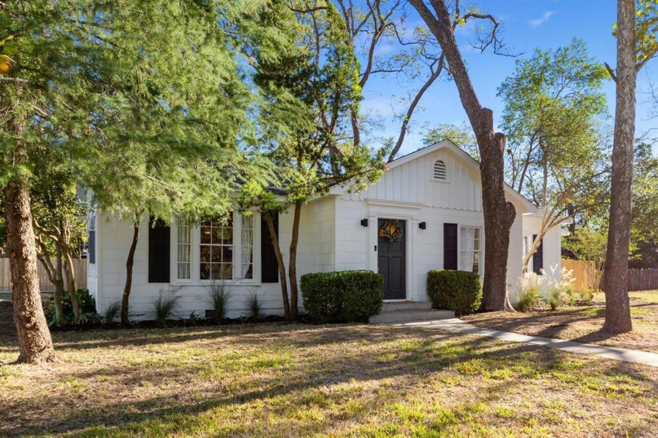 Luxury Bungalow Near Main W Hot-Tub And Firepit Villa Fredericksburg Buitenkant foto